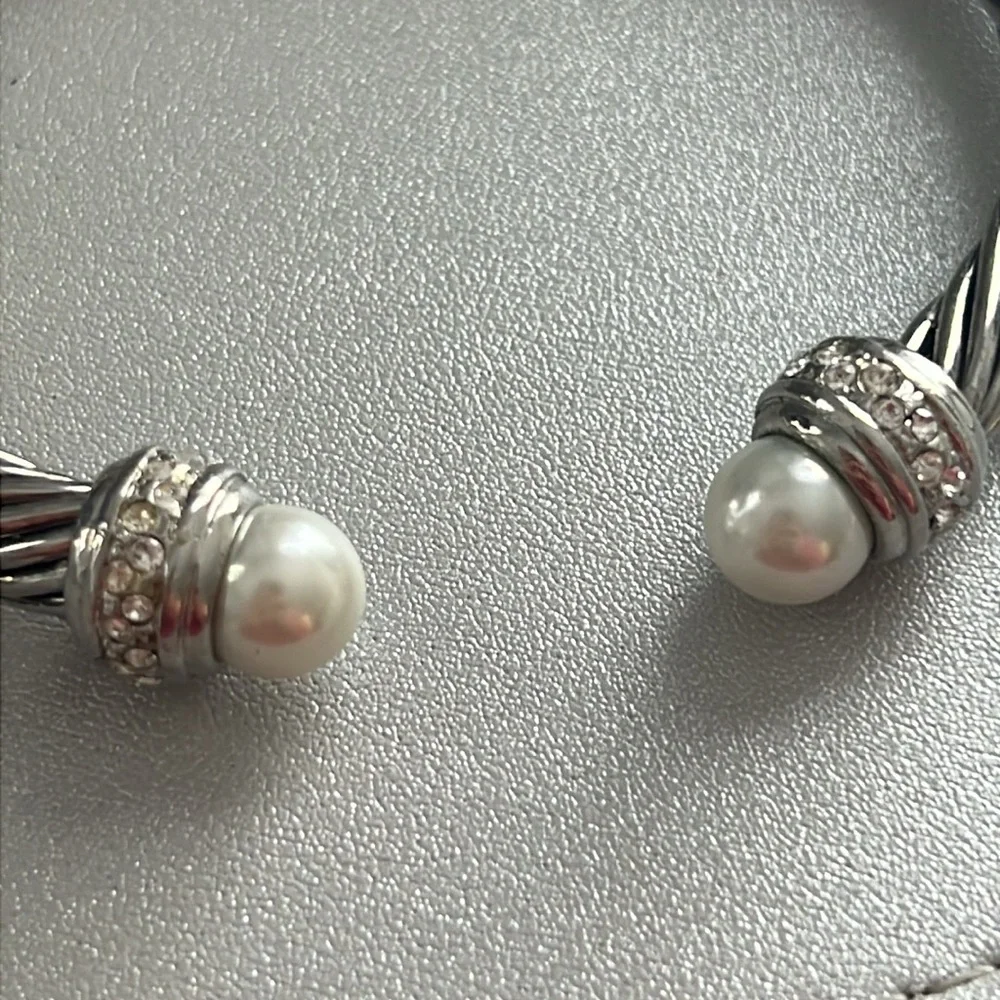 Silver Cable Bracelet with Pearl and Rhinestones - Picture 3 of 3
